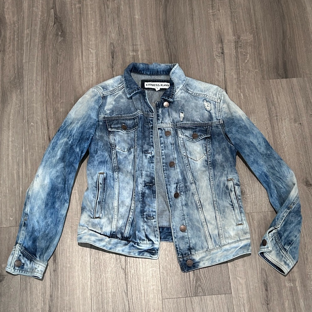 ❥𝗘𝗫𝗣𝗥𝗘𝗦𝗦 𝗝𝗘𝗔𝗡𝗦: Classic Denim Jacket - Medium Blue Acid Wash